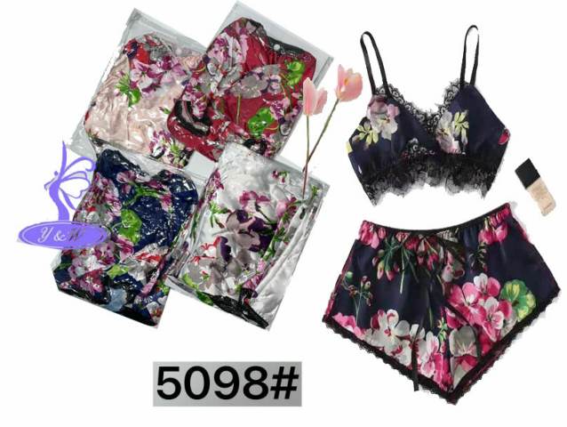 PIJAMA EXTRA CORTO FLOREADO 5098